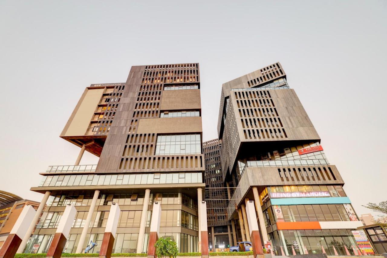 Super Townhouse Rajyash Rise Hotel Sarkhej Exterior foto