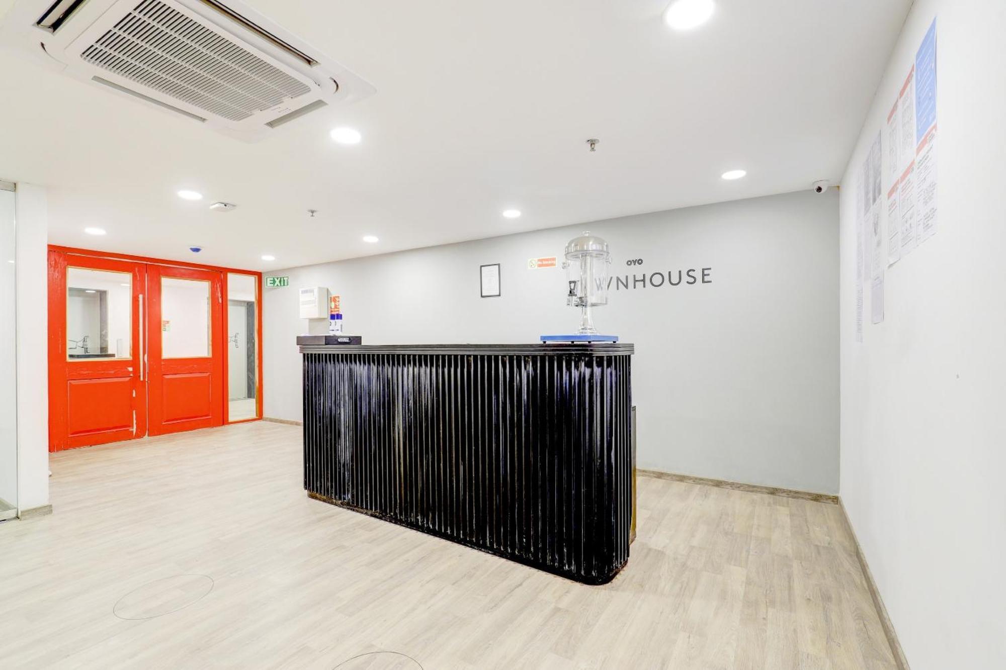 Super Townhouse Rajyash Rise Hotel Sarkhej Exterior foto