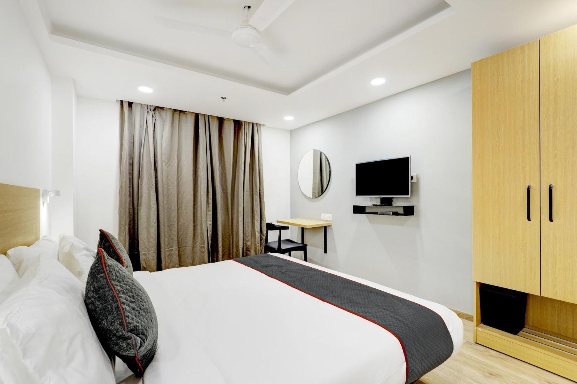 Super Townhouse Rajyash Rise Hotel Sarkhej Exterior foto