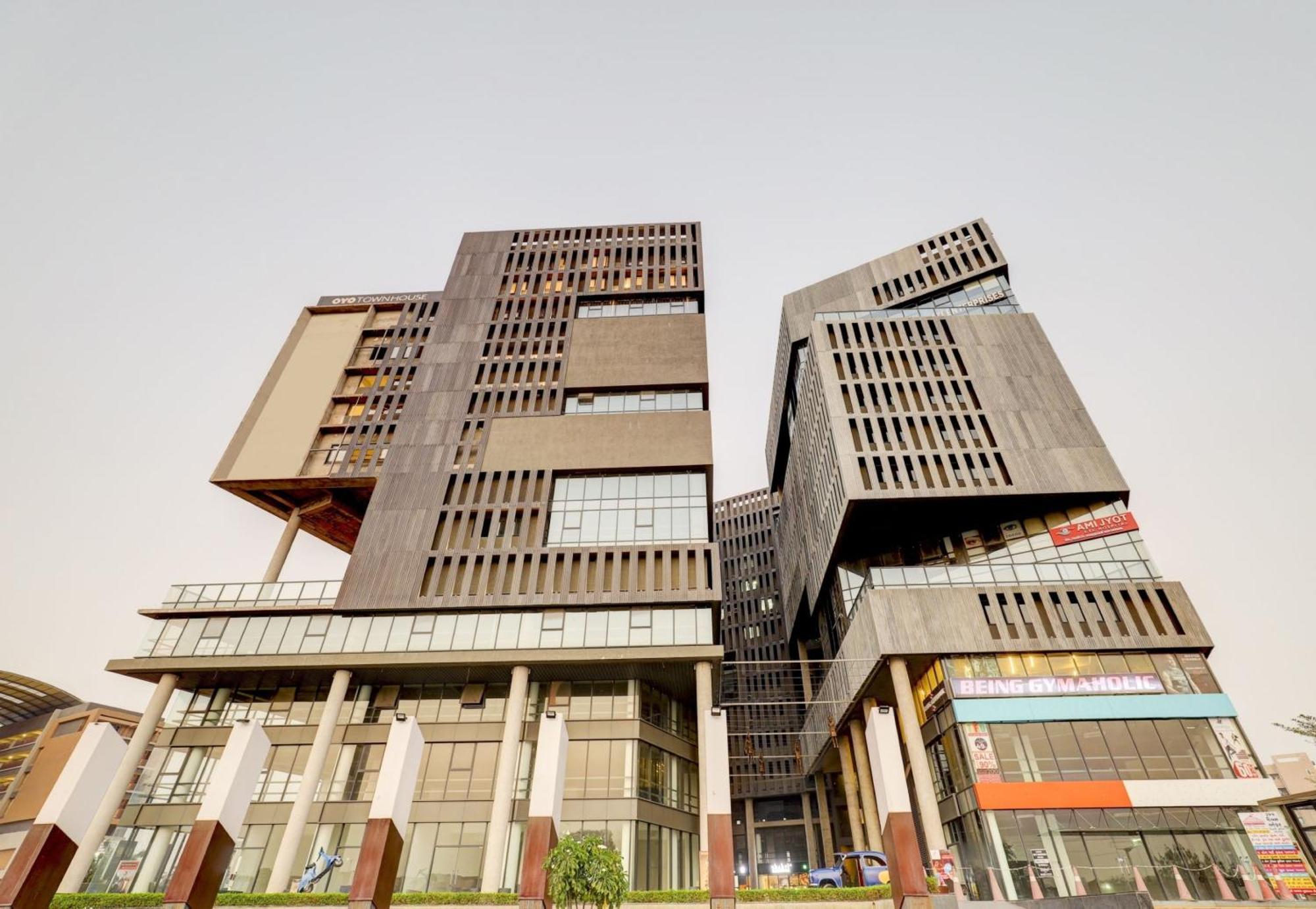 Super Townhouse Rajyash Rise Hotel Sarkhej Exterior foto