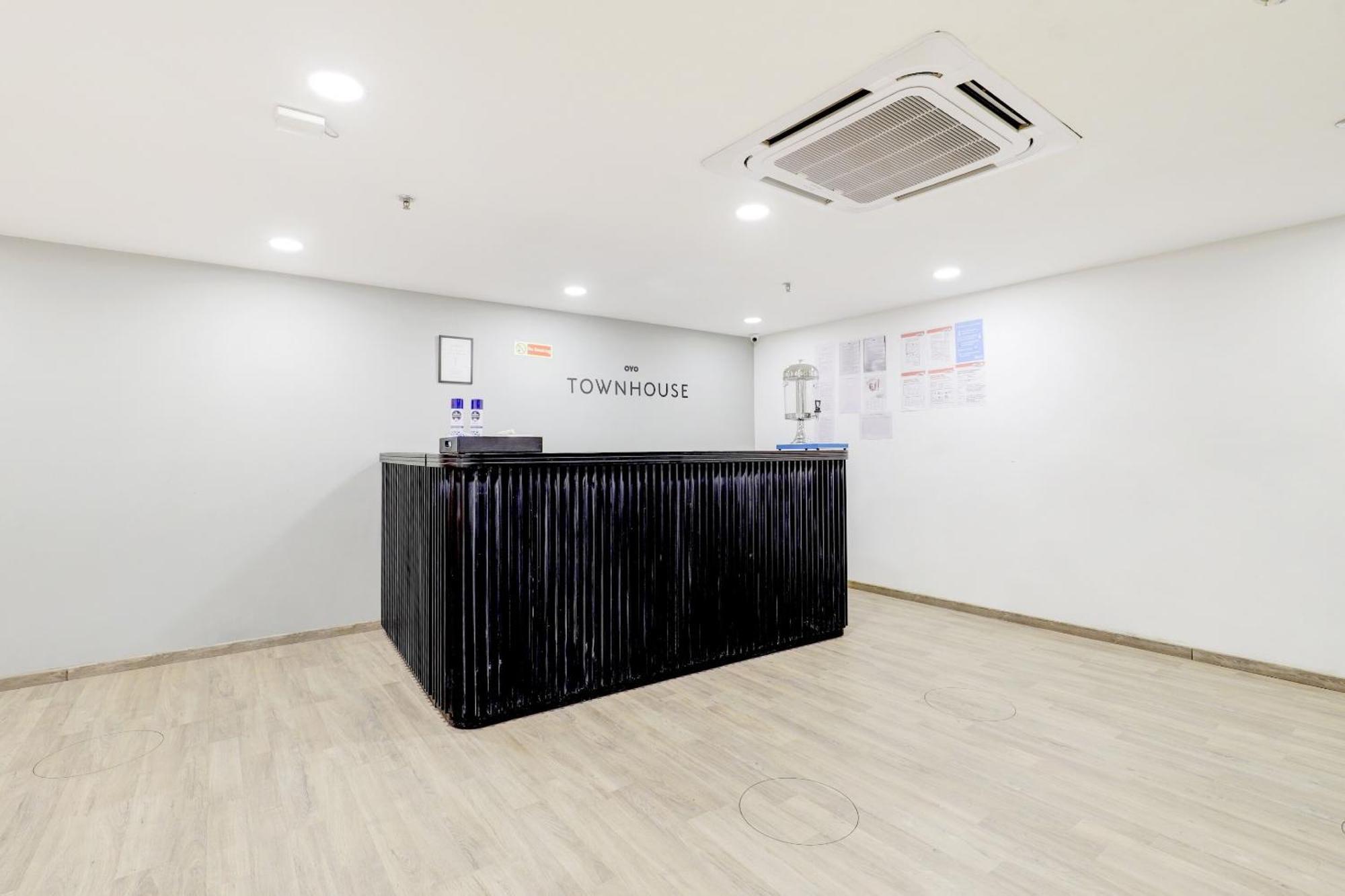 Super Townhouse Rajyash Rise Hotel Sarkhej Exterior foto
